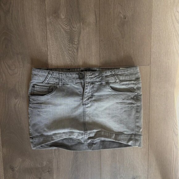 l.e.i gray mini skirt - Picture 1 of 2